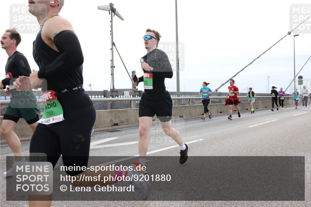 03.10.2025 - Köhlbrandbrückenlauf Lena Gebhardt http://msf.ph/oto/9201880 03.10.2025 15:47:22 Position 2 753, 710 meine-sportfotos.de