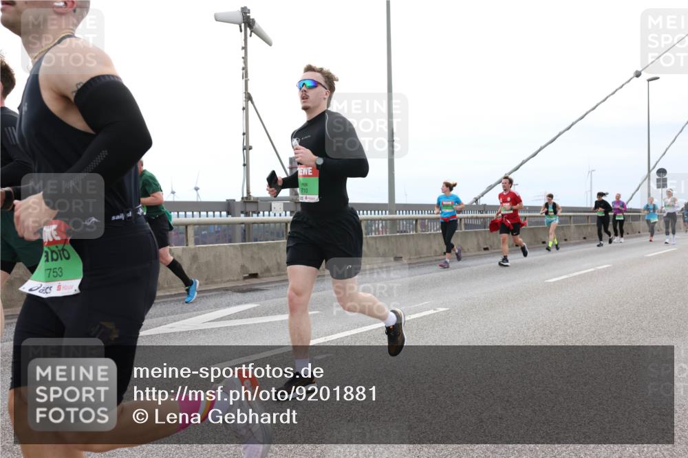 03.10.2025 - Köhlbrandbrückenlauf Lena Gebhardt http://msf.ph/oto/9201881 03.10.2025 15:47:22 Position 2 753, 710 meine-sportfotos.de