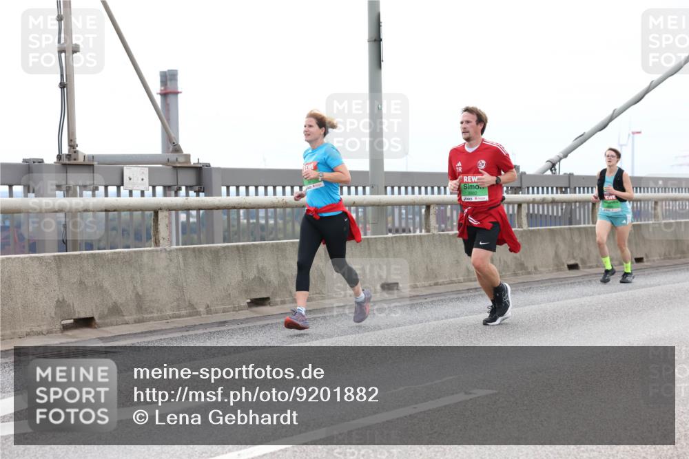 03.10.2025 - Köhlbrandbrückenlauf Lena Gebhardt http://msf.ph/oto/9201882 03.10.2025 15:47:23 Position 2 8982 meine-sportfotos.de