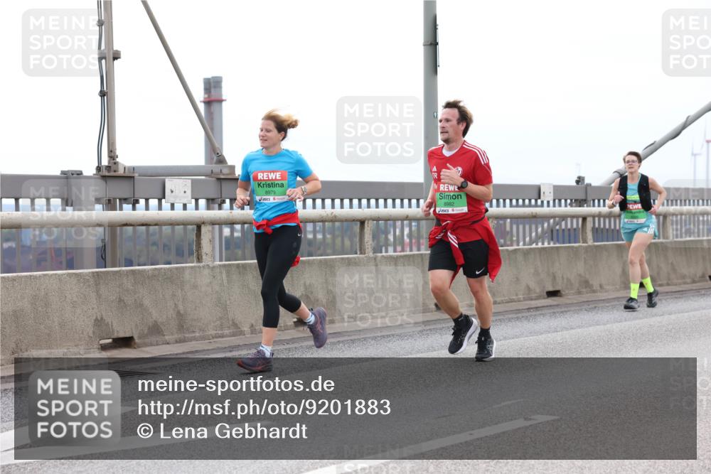 03.10.2025 - Köhlbrandbrückenlauf Lena Gebhardt http://msf.ph/oto/9201883 03.10.2025 15:47:24 Position 2 8979, 8982 meine-sportfotos.de
