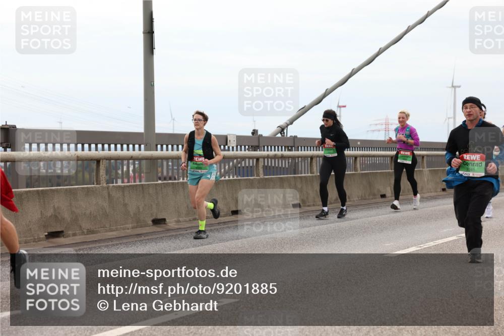 03.10.2025 - Köhlbrandbrückenlauf Lena Gebhardt http://msf.ph/oto/9201885 03.10.2025 15:47:24 Position 2 9341 meine-sportfotos.de