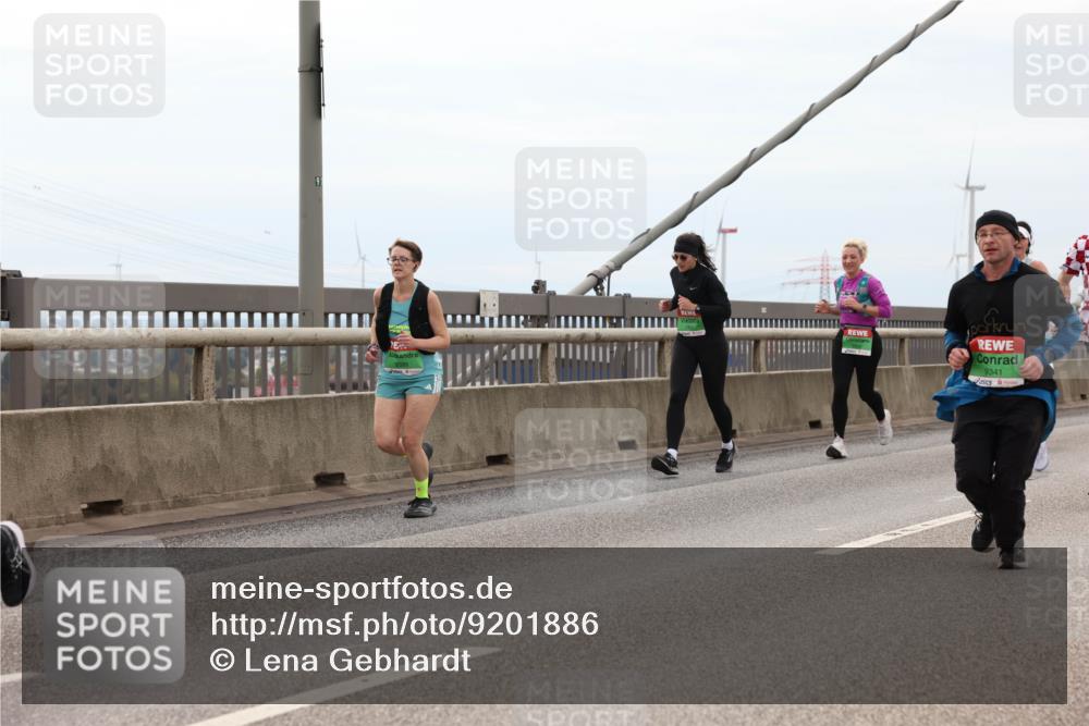 03.10.2025 - Köhlbrandbrückenlauf Lena Gebhardt http://msf.ph/oto/9201886 03.10.2025 15:47:24 Position 2 9341 meine-sportfotos.de