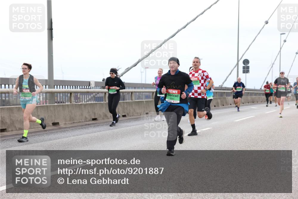 03.10.2025 - Köhlbrandbrückenlauf Lena Gebhardt http://msf.ph/oto/9201887 03.10.2025 15:47:25 Position 2 9341 meine-sportfotos.de
