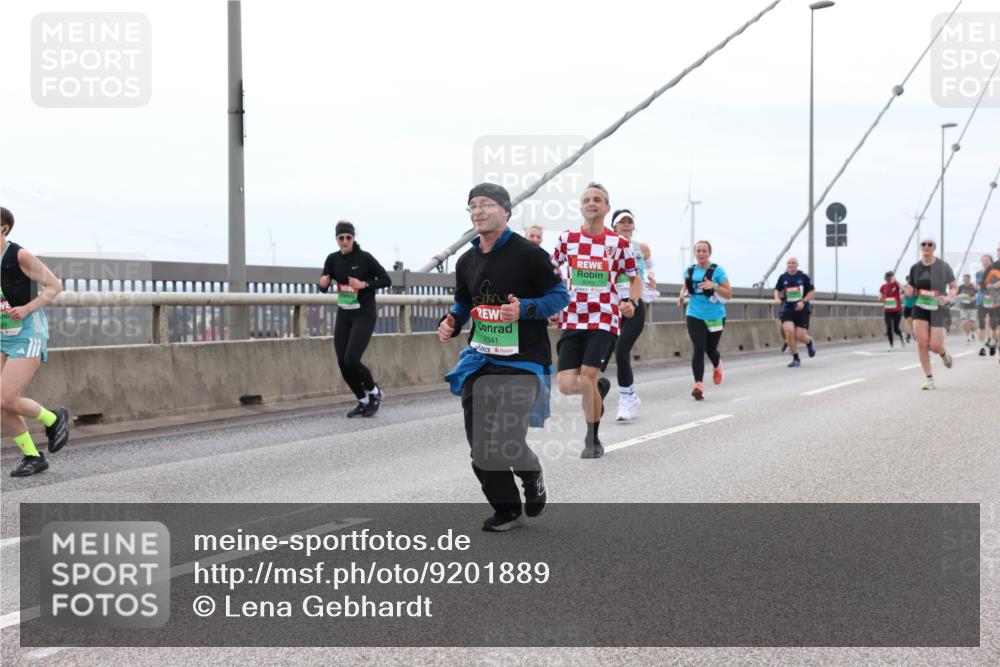 03.10.2025 - Köhlbrandbrückenlauf Lena Gebhardt http://msf.ph/oto/9201889 03.10.2025 15:47:25 Position 2  meine-sportfotos.de