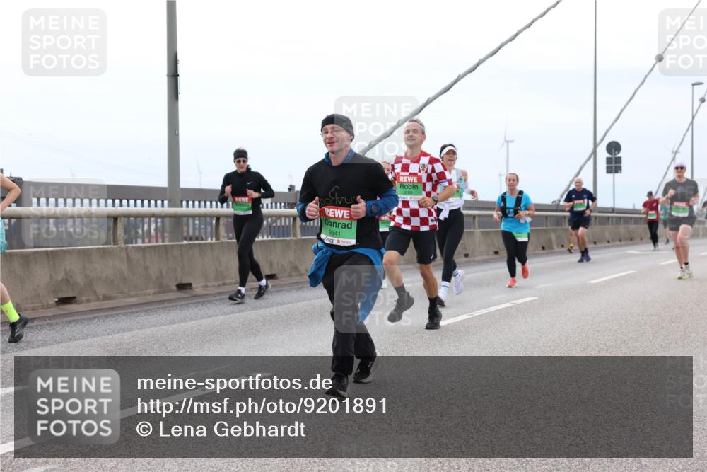 03.10.2025 - Köhlbrandbrückenlauf Lena Gebhardt http://msf.ph/oto/9201891 03.10.2025 15:47:26 Position 2 9341, 8265 meine-sportfotos.de