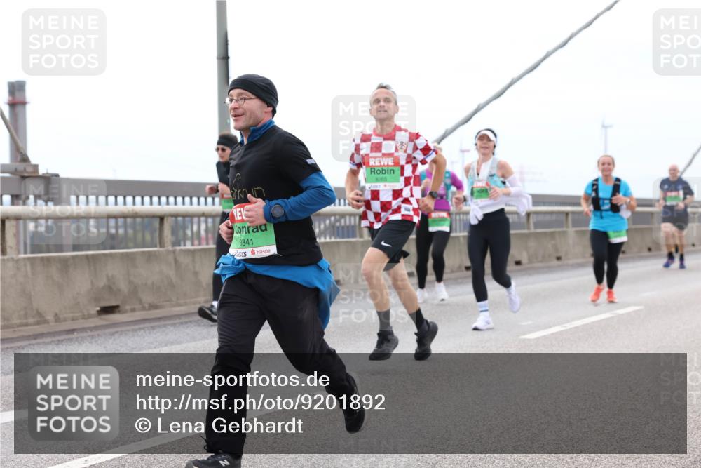 03.10.2025 - Köhlbrandbrückenlauf Lena Gebhardt http://msf.ph/oto/9201892 03.10.2025 15:47:26 Position 2 9341, 8265 meine-sportfotos.de