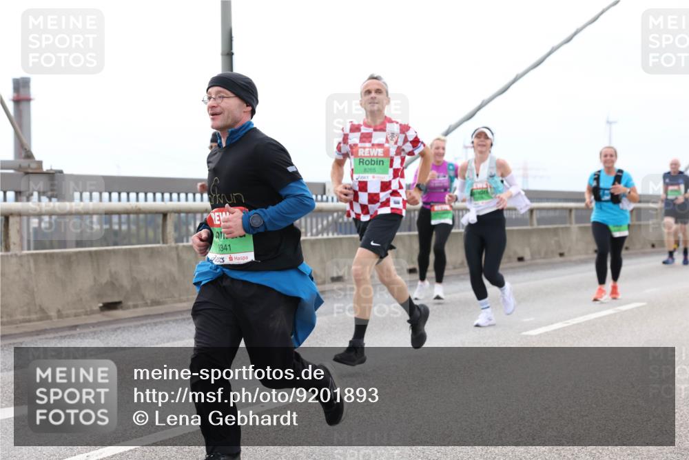 03.10.2025 - Köhlbrandbrückenlauf Lena Gebhardt http://msf.ph/oto/9201893 03.10.2025 15:47:26 Position 2 9341, 8265 meine-sportfotos.de