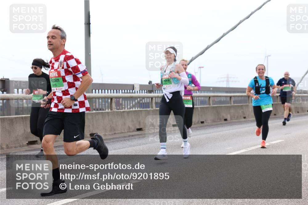 03.10.2025 - Köhlbrandbrückenlauf Lena Gebhardt http://msf.ph/oto/9201895 03.10.2025 15:47:26 Position 2 8265 meine-sportfotos.de