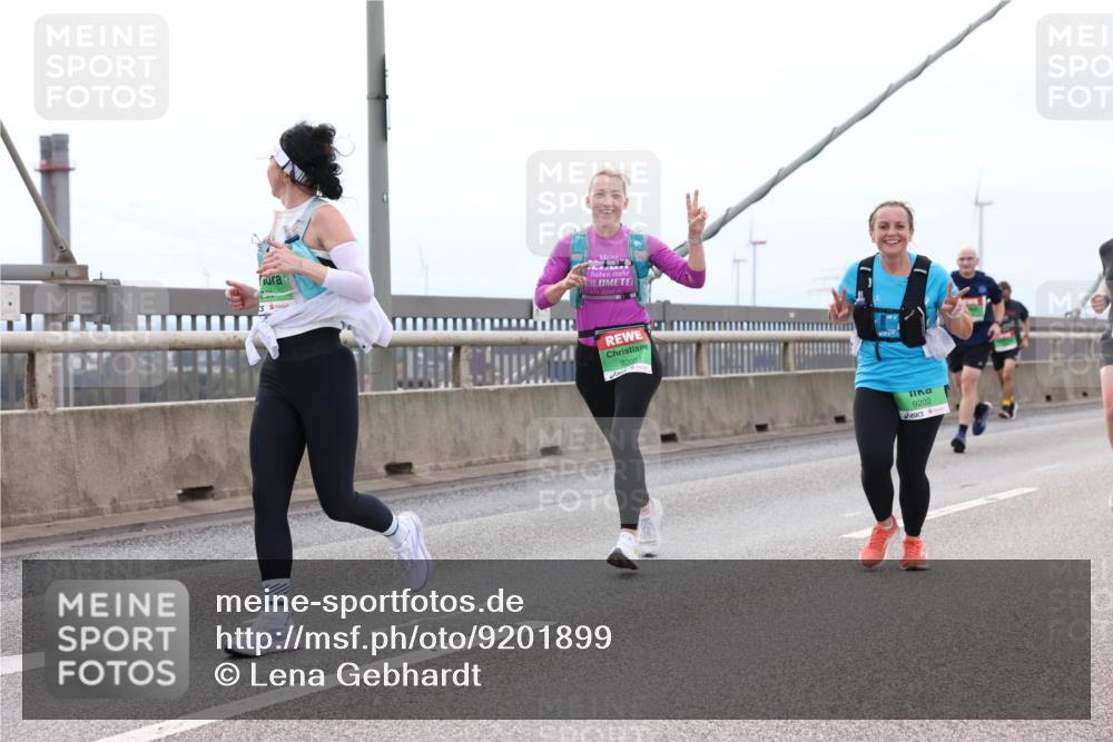 03.10.2025 - Köhlbrandbrückenlauf Lena Gebhardt http://msf.ph/oto/9201899 03.10.2025 15:47:27 Position 2 9200, 9202 meine-sportfotos.de