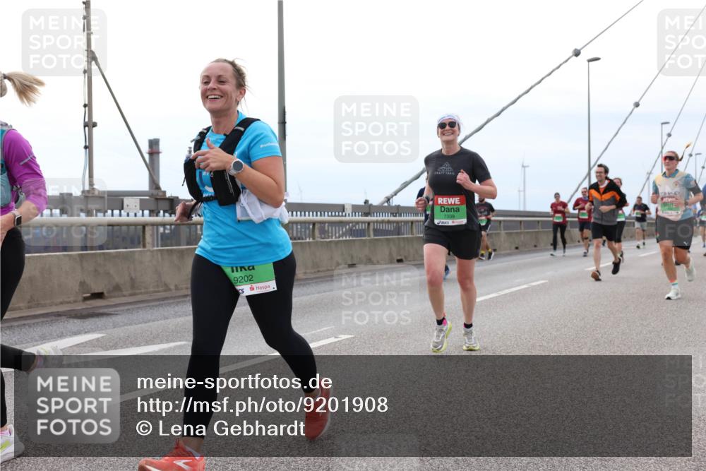 03.10.2025 - Köhlbrandbrückenlauf Lena Gebhardt http://msf.ph/oto/9201908 03.10.2025 15:47:29 Position 2 9202, 7339 meine-sportfotos.de