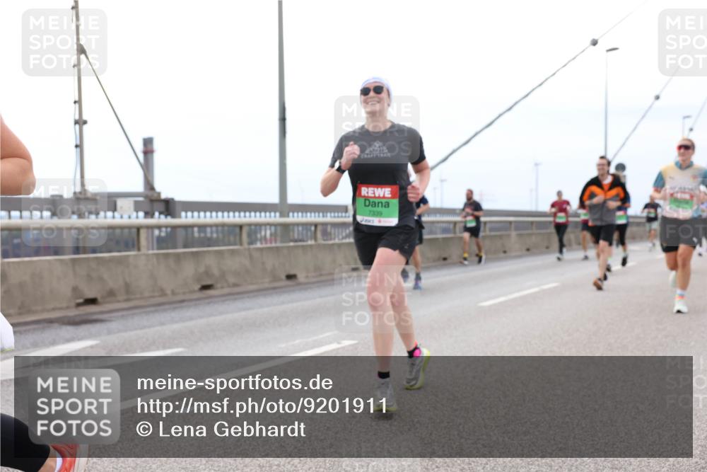 03.10.2025 - Köhlbrandbrückenlauf Lena Gebhardt http://msf.ph/oto/9201911 03.10.2025 15:47:29 Position 2 7339 meine-sportfotos.de