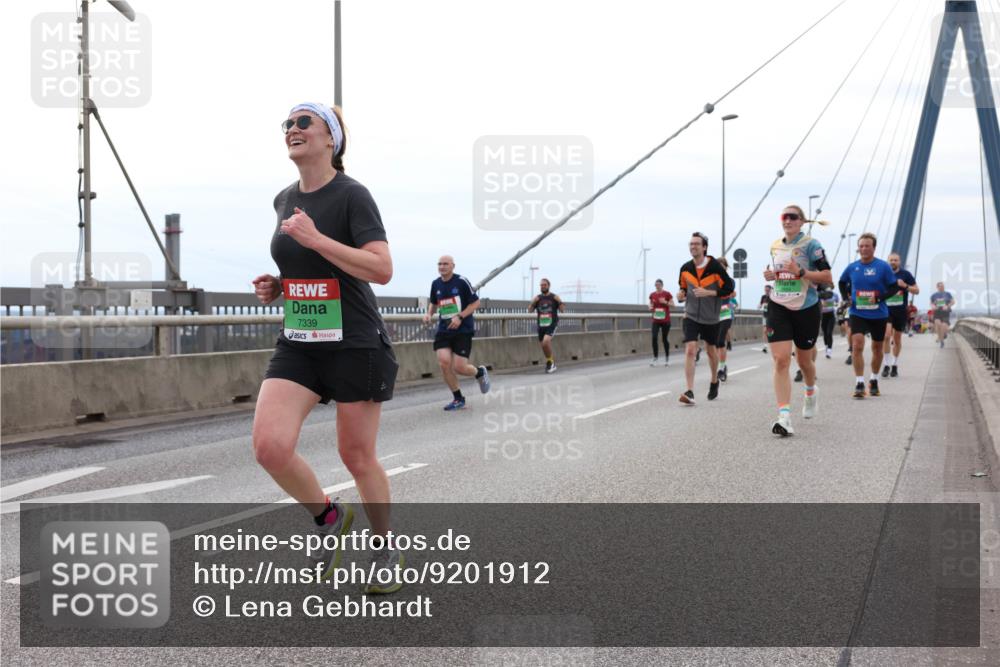 03.10.2025 - Köhlbrandbrückenlauf Lena Gebhardt http://msf.ph/oto/9201912 03.10.2025 15:47:29 Position 2 7339 meine-sportfotos.de