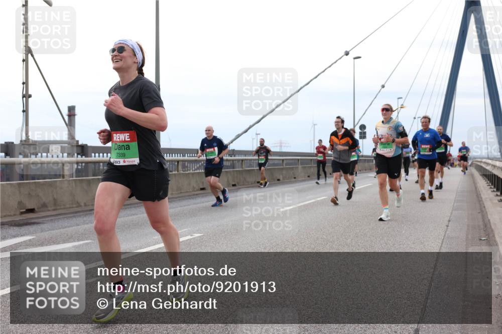 03.10.2025 - Köhlbrandbrückenlauf Lena Gebhardt http://msf.ph/oto/9201913 03.10.2025 15:47:29 Position 2 7339 meine-sportfotos.de