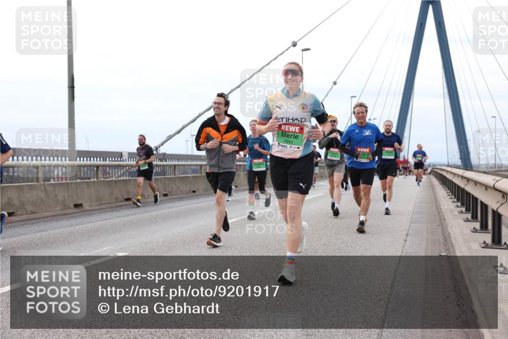 03.10.2025 - Köhlbrandbrückenlauf Lena Gebhardt http://msf.ph/oto/9201917 03.10.2025 15:47:31 Position 2 7654 meine-sportfotos.de