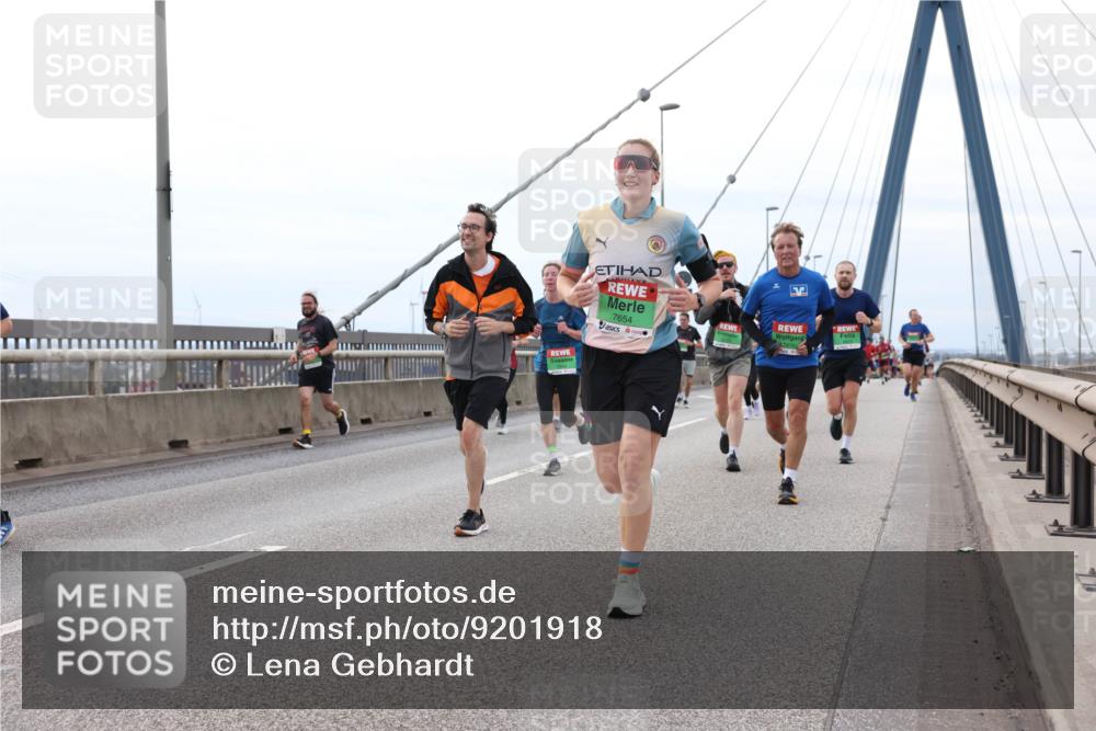 03.10.2025 - Köhlbrandbrückenlauf Lena Gebhardt http://msf.ph/oto/9201918 03.10.2025 15:47:31 Position 2 7654, 7476 meine-sportfotos.de