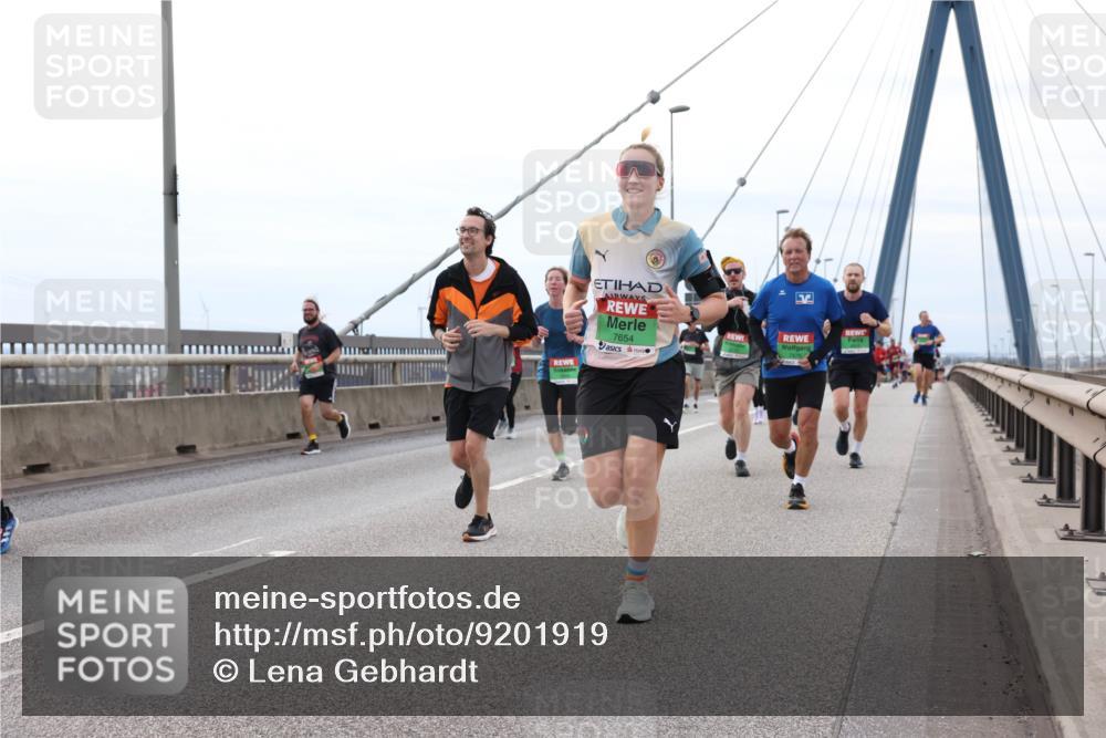 03.10.2025 - Köhlbrandbrückenlauf Lena Gebhardt http://msf.ph/oto/9201919 03.10.2025 15:47:31 Position 2 7654, 7476 meine-sportfotos.de