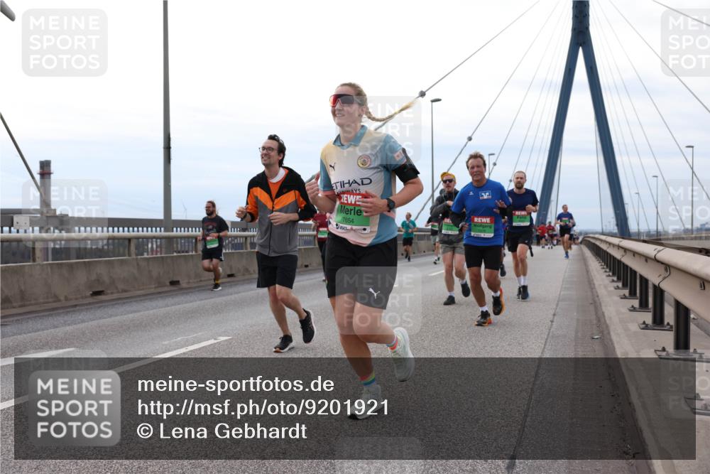 03.10.2025 - Köhlbrandbrückenlauf Lena Gebhardt http://msf.ph/oto/9201921 03.10.2025 15:47:31 Position 2 7654 meine-sportfotos.de
