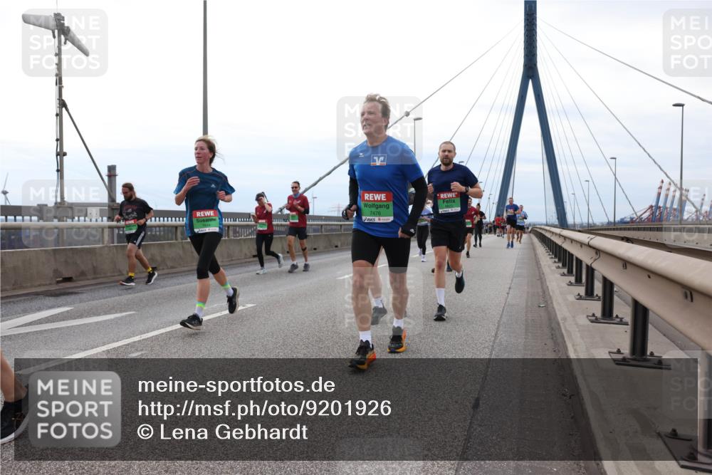 03.10.2025 - Köhlbrandbrückenlauf Lena Gebhardt http://msf.ph/oto/9201926 03.10.2025 15:47:32 Position 2 10, 7476, 7844 meine-sportfotos.de