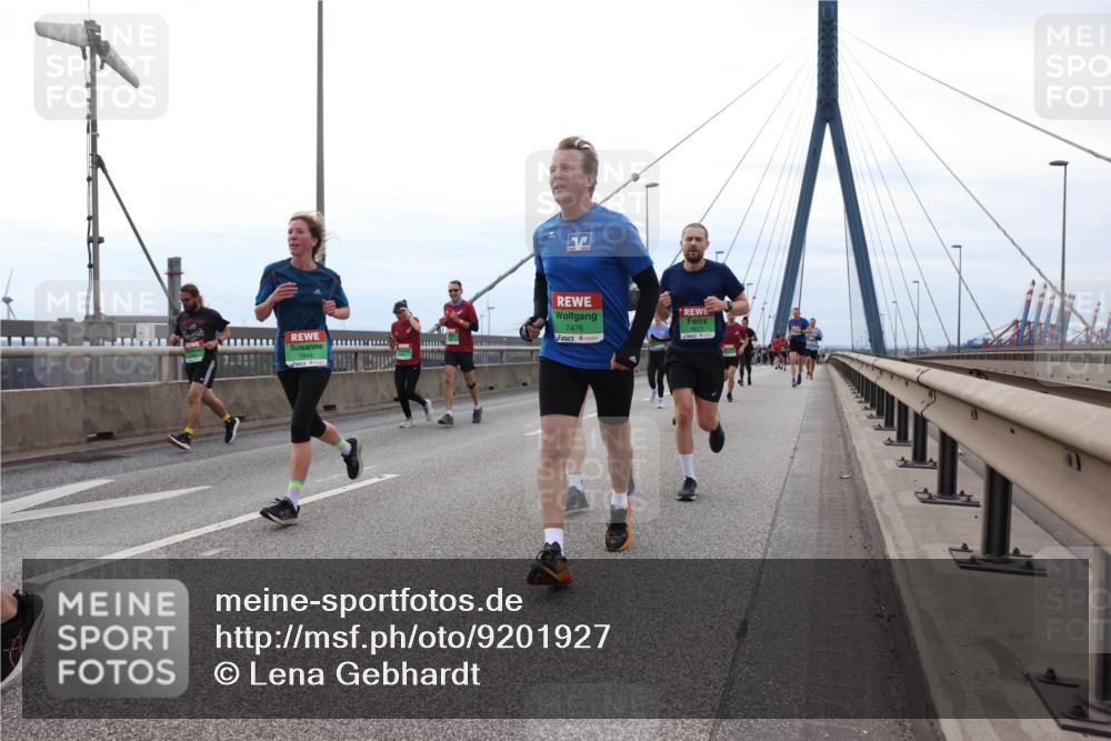 03.10.2025 - Köhlbrandbrückenlauf Lena Gebhardt http://msf.ph/oto/9201927 03.10.2025 15:47:32 Position 2 10, 7844, 7476 meine-sportfotos.de