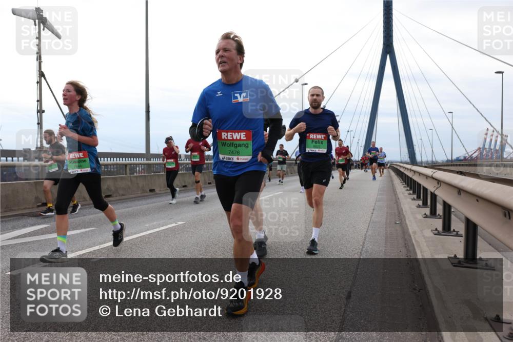 03.10.2025 - Köhlbrandbrückenlauf Lena Gebhardt http://msf.ph/oto/9201928 03.10.2025 15:47:33 Position 2 7844, 7476, 8823 meine-sportfotos.de