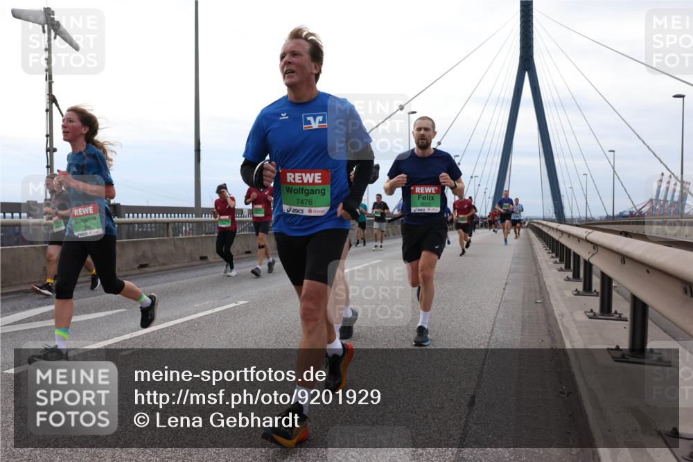 03.10.2025 - Köhlbrandbrückenlauf Lena Gebhardt http://msf.ph/oto/9201929 03.10.2025 15:47:33 Position 2 7844, 7476, 8823 meine-sportfotos.de