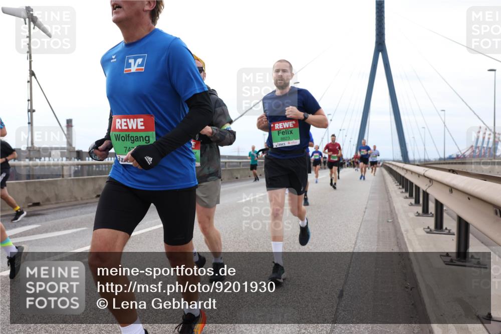 03.10.2025 - Köhlbrandbrückenlauf Lena Gebhardt http://msf.ph/oto/9201930 03.10.2025 15:47:33 Position 2 747, 8823 meine-sportfotos.de