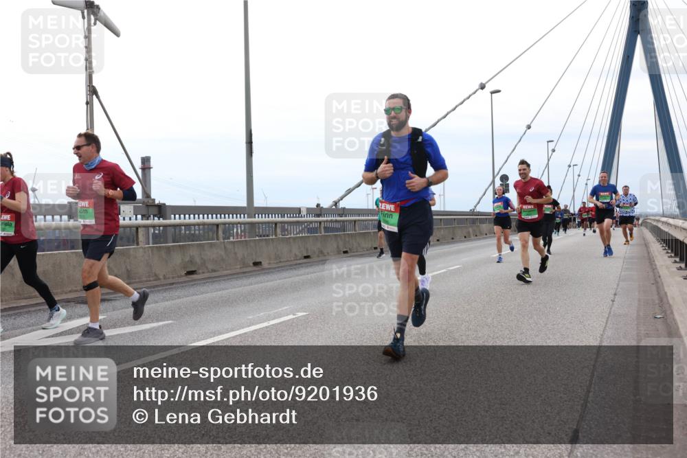 03.10.2025 - Köhlbrandbrückenlauf Lena Gebhardt http://msf.ph/oto/9201936 03.10.2025 15:47:34 Position 2  meine-sportfotos.de