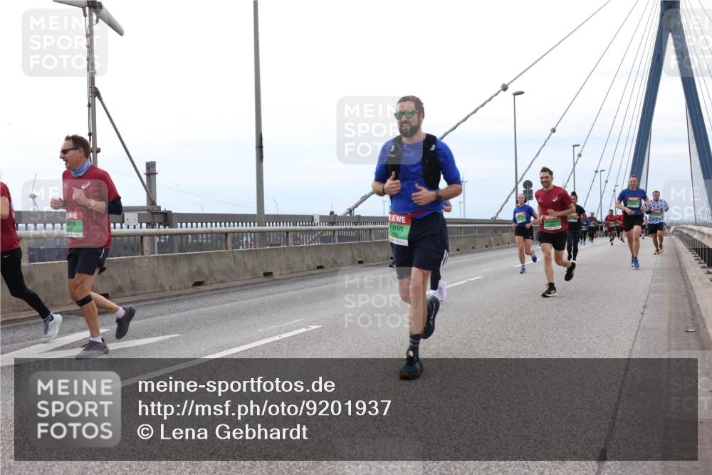 03.10.2025 - Köhlbrandbrückenlauf Lena Gebhardt http://msf.ph/oto/9201937 03.10.2025 15:47:34 Position 2  meine-sportfotos.de