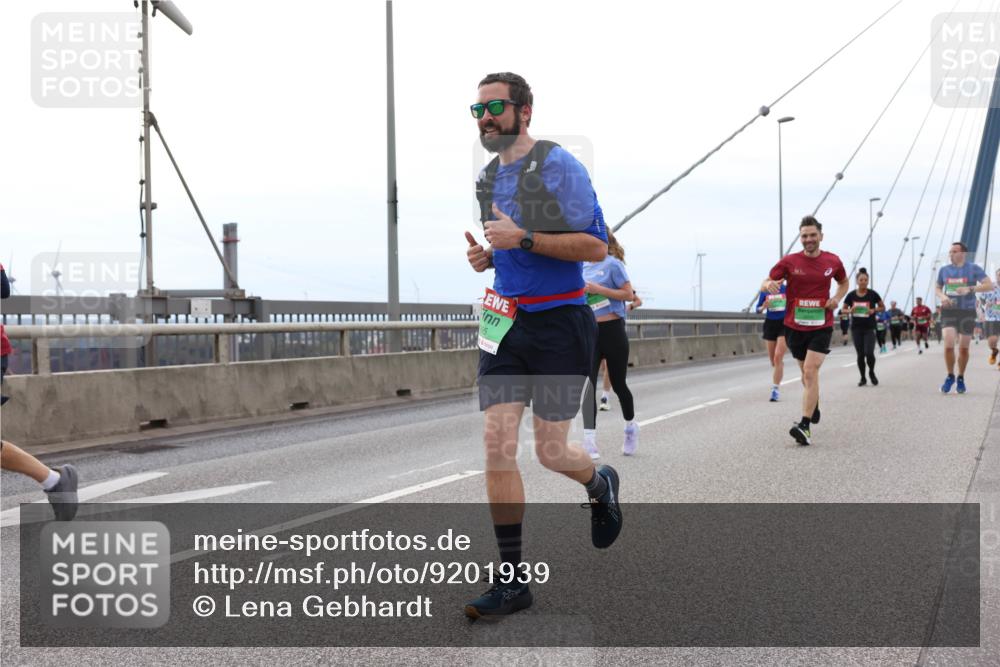 03.10.2025 - Köhlbrandbrückenlauf Lena Gebhardt http://msf.ph/oto/9201939 03.10.2025 15:47:35 Position 2  meine-sportfotos.de