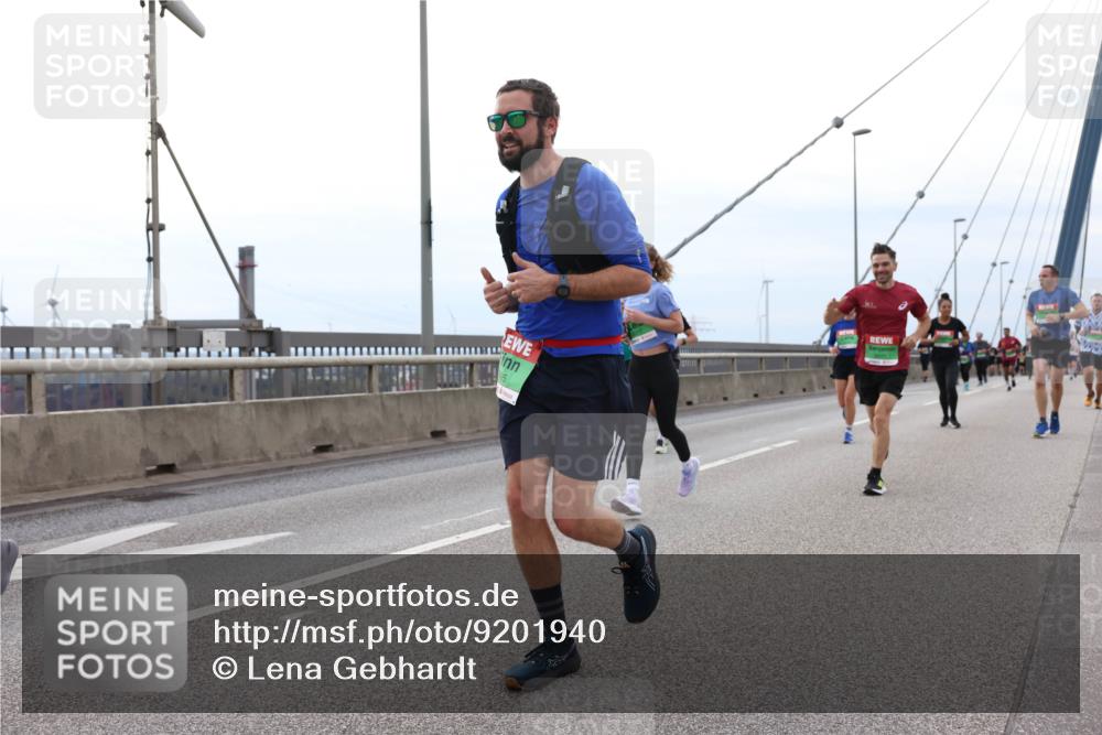 03.10.2025 - Köhlbrandbrückenlauf Lena Gebhardt http://msf.ph/oto/9201940 03.10.2025 15:47:35 Position 2  meine-sportfotos.de