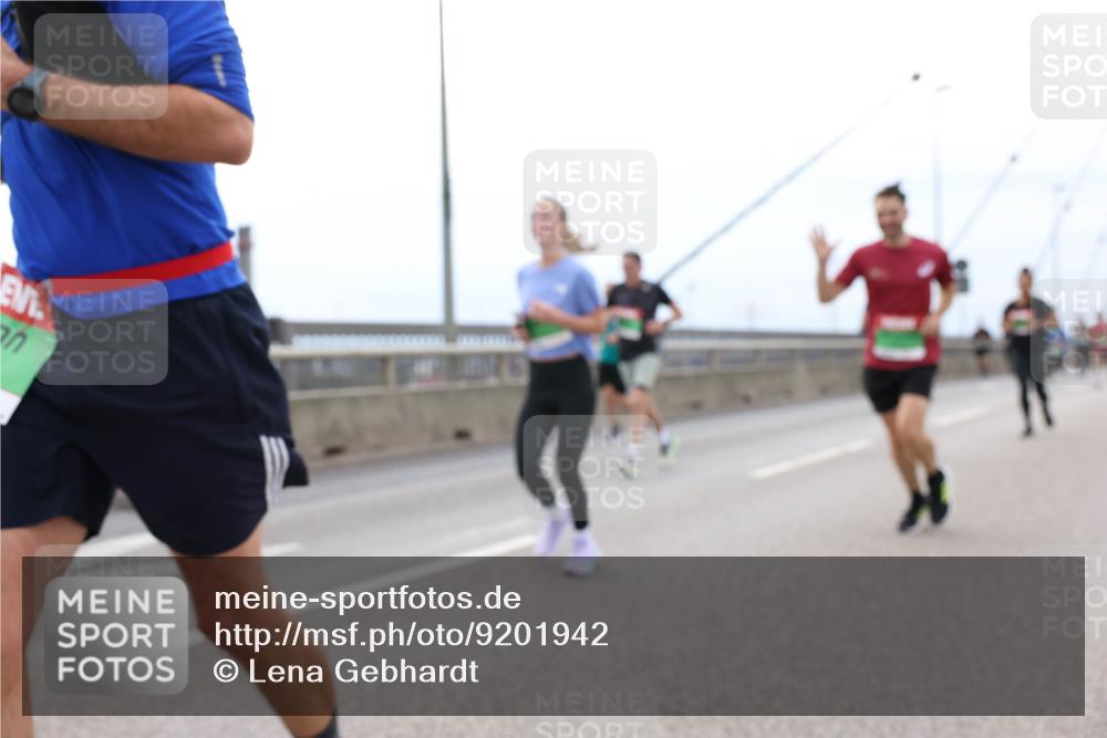 03.10.2025 - Köhlbrandbrückenlauf Lena Gebhardt http://msf.ph/oto/9201942 03.10.2025 15:47:35 Position 2  meine-sportfotos.de