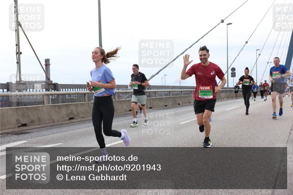 03.10.2025 - Köhlbrandbrückenlauf Lena Gebhardt http://msf.ph/oto/9201943 03.10.2025 15:47:36 Position 2 8217, 8931 meine-sportfotos.de