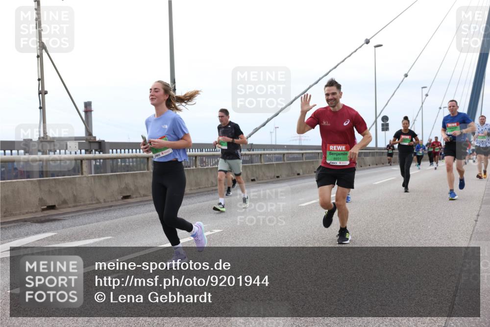 03.10.2025 - Köhlbrandbrückenlauf Lena Gebhardt http://msf.ph/oto/9201944 03.10.2025 15:47:36 Position 2 8931 meine-sportfotos.de