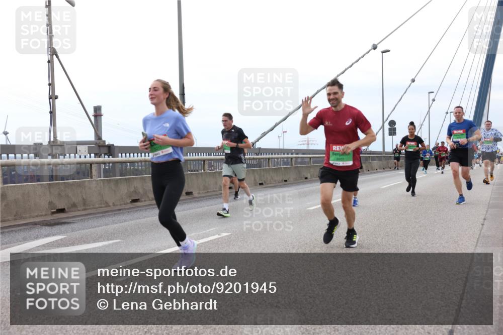 03.10.2025 - Köhlbrandbrückenlauf Lena Gebhardt http://msf.ph/oto/9201945 03.10.2025 15:47:36 Position 2 8931 meine-sportfotos.de