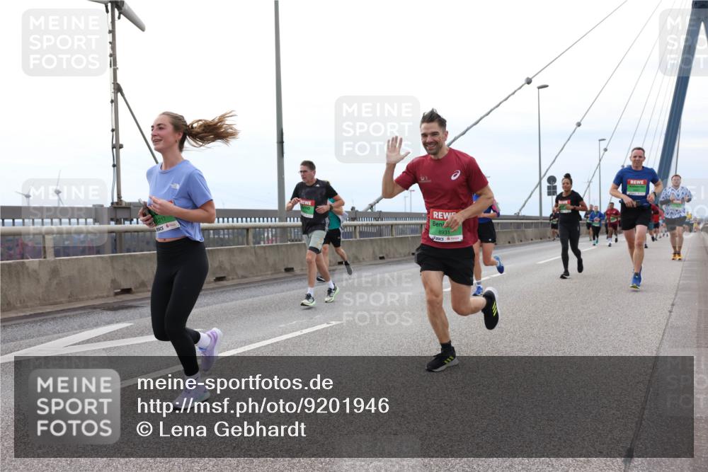 03.10.2025 - Köhlbrandbrückenlauf Lena Gebhardt http://msf.ph/oto/9201946 03.10.2025 15:47:36 Position 2 8217, 8931 meine-sportfotos.de