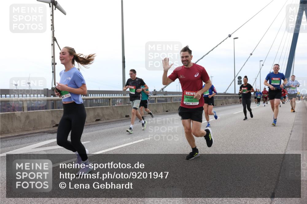 03.10.2025 - Köhlbrandbrückenlauf Lena Gebhardt http://msf.ph/oto/9201947 03.10.2025 15:47:36 Position 2 8931 meine-sportfotos.de