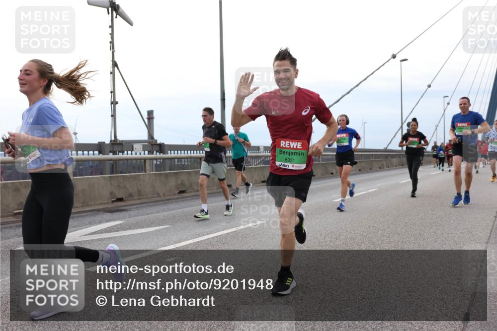 03.10.2025 - Köhlbrandbrückenlauf Lena Gebhardt http://msf.ph/oto/9201948 03.10.2025 15:47:36 Position 2 8931 meine-sportfotos.de