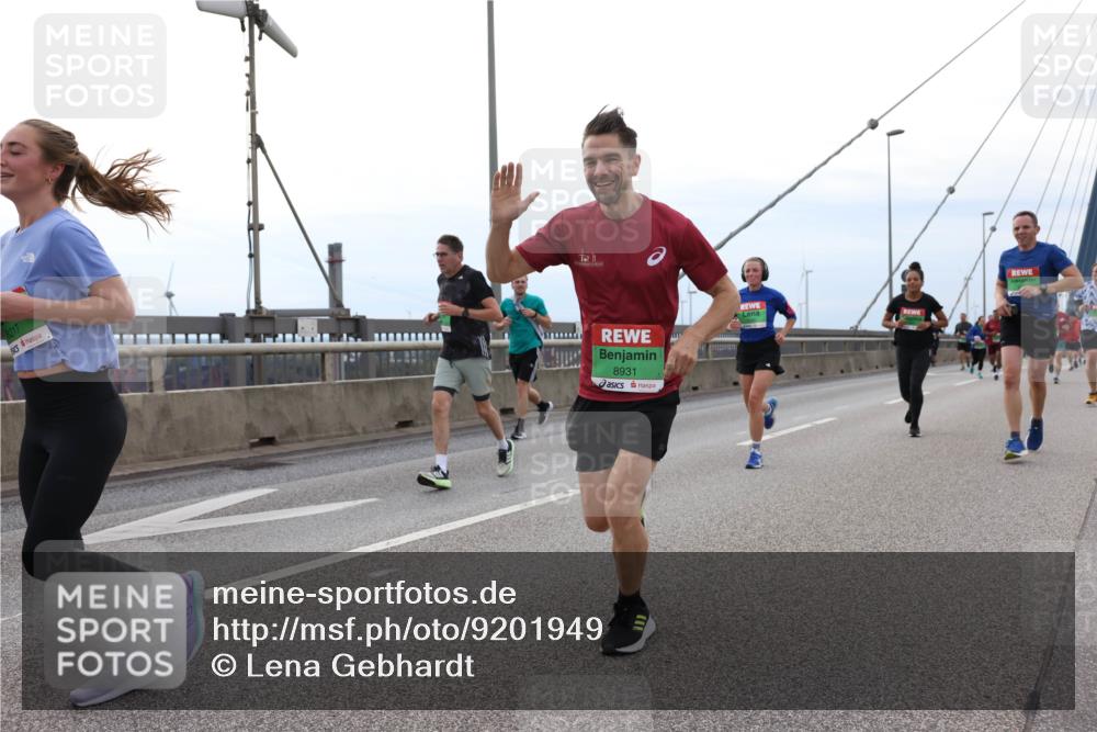 03.10.2025 - Köhlbrandbrückenlauf Lena Gebhardt http://msf.ph/oto/9201949 03.10.2025 15:47:36 Position 2 8217, 8931 meine-sportfotos.de