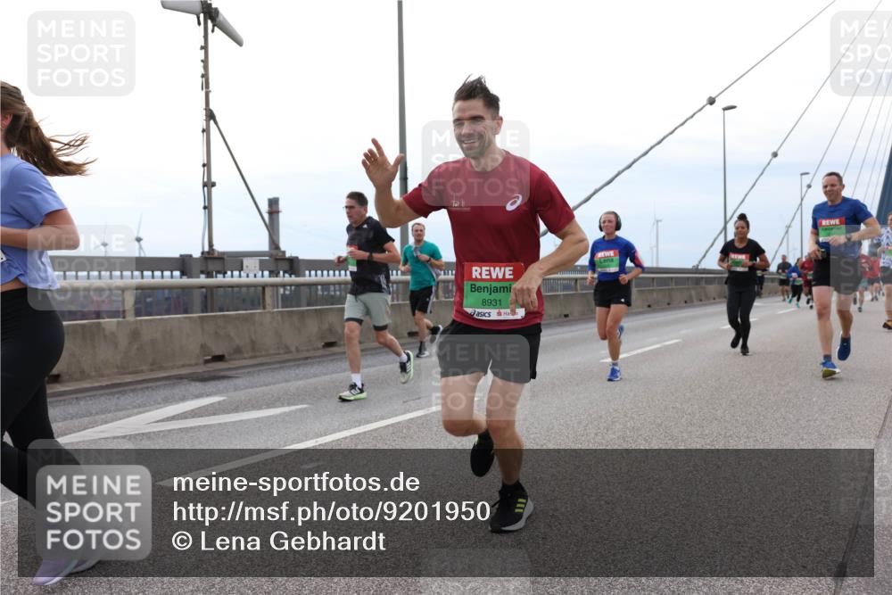 03.10.2025 - Köhlbrandbrückenlauf Lena Gebhardt http://msf.ph/oto/9201950 03.10.2025 15:47:36 Position 2 8931 meine-sportfotos.de