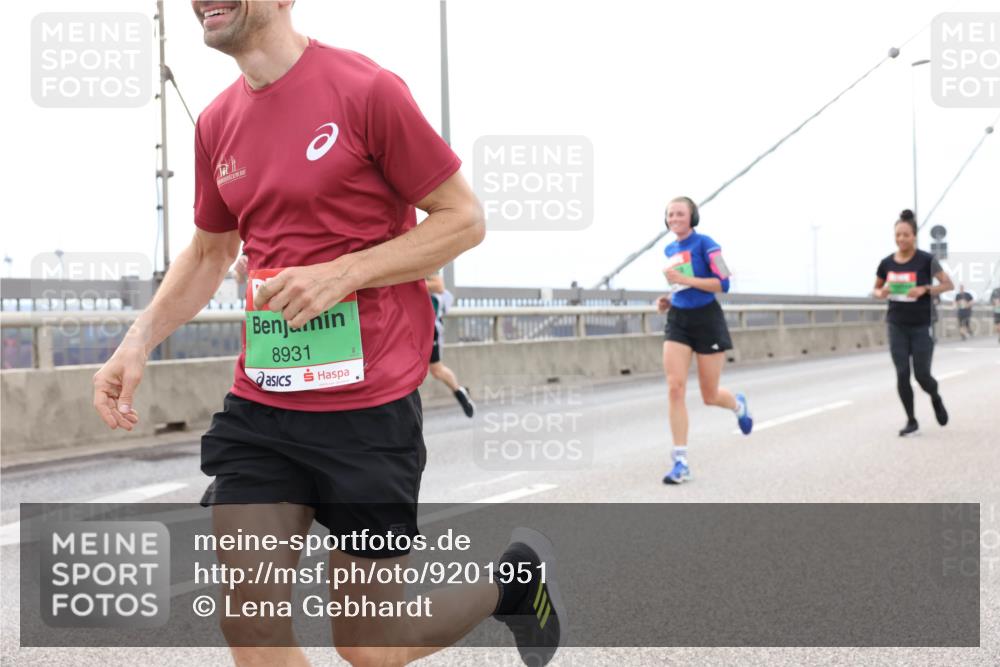 03.10.2025 - Köhlbrandbrückenlauf Lena Gebhardt http://msf.ph/oto/9201951 03.10.2025 15:47:37 Position 2 8931 meine-sportfotos.de
