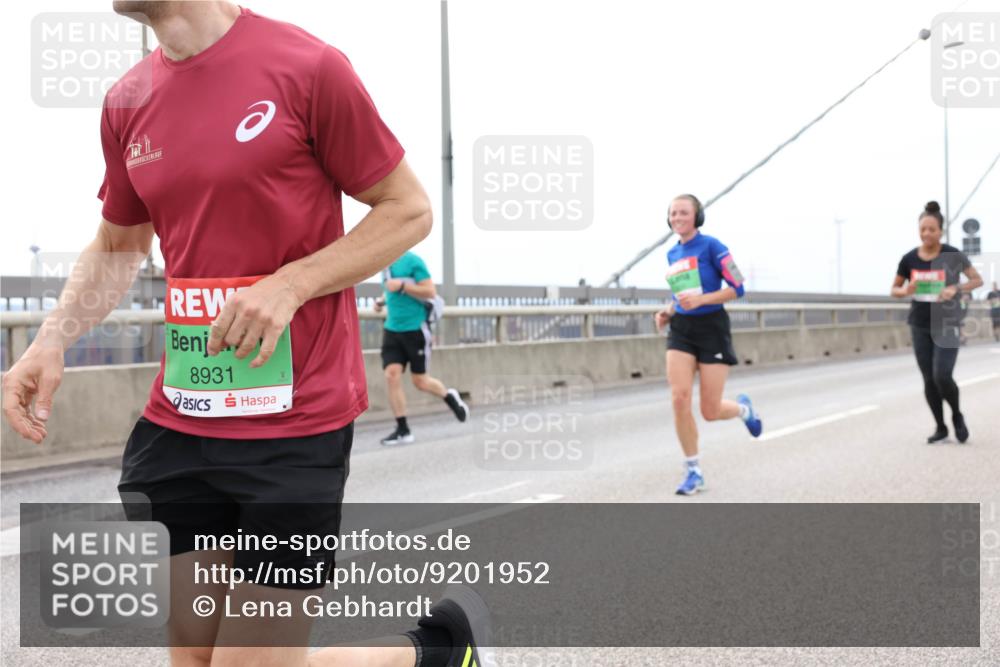 03.10.2025 - Köhlbrandbrückenlauf Lena Gebhardt http://msf.ph/oto/9201952 03.10.2025 15:47:37 Position 2 8931 meine-sportfotos.de