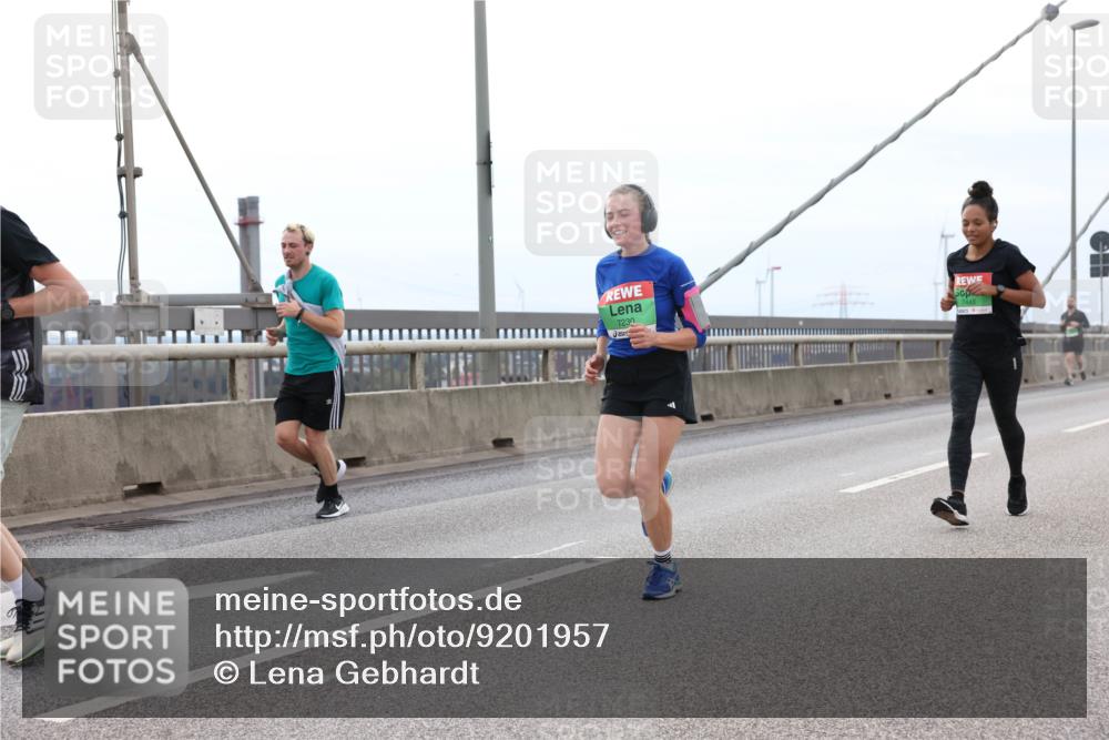 03.10.2025 - Köhlbrandbrückenlauf Lena Gebhardt http://msf.ph/oto/9201957 03.10.2025 15:47:37 Position 2 7230, 7443 meine-sportfotos.de