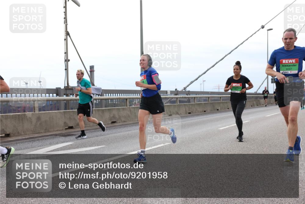 03.10.2025 - Köhlbrandbrückenlauf Lena Gebhardt http://msf.ph/oto/9201958 03.10.2025 15:47:38 Position 2 9097 meine-sportfotos.de