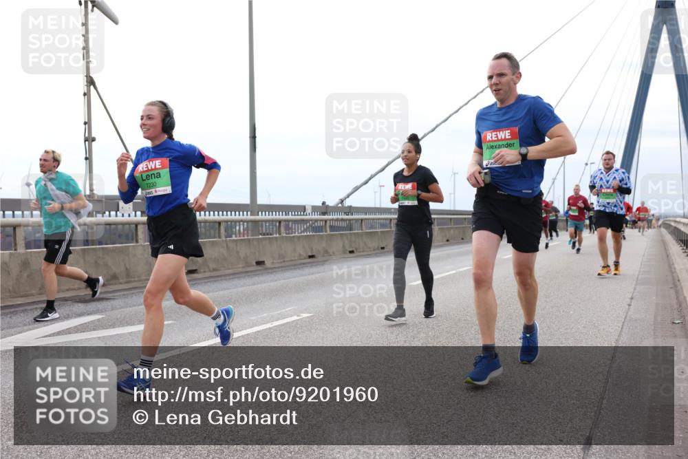 03.10.2025 - Köhlbrandbrückenlauf Lena Gebhardt http://msf.ph/oto/9201960 03.10.2025 15:47:38 Position 2 7230 meine-sportfotos.de