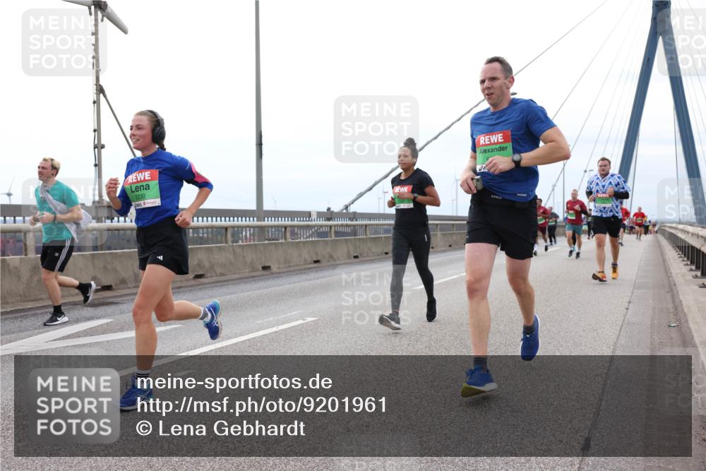 03.10.2025 - Köhlbrandbrückenlauf Lena Gebhardt http://msf.ph/oto/9201961 03.10.2025 15:47:38 Position 2 7230 meine-sportfotos.de
