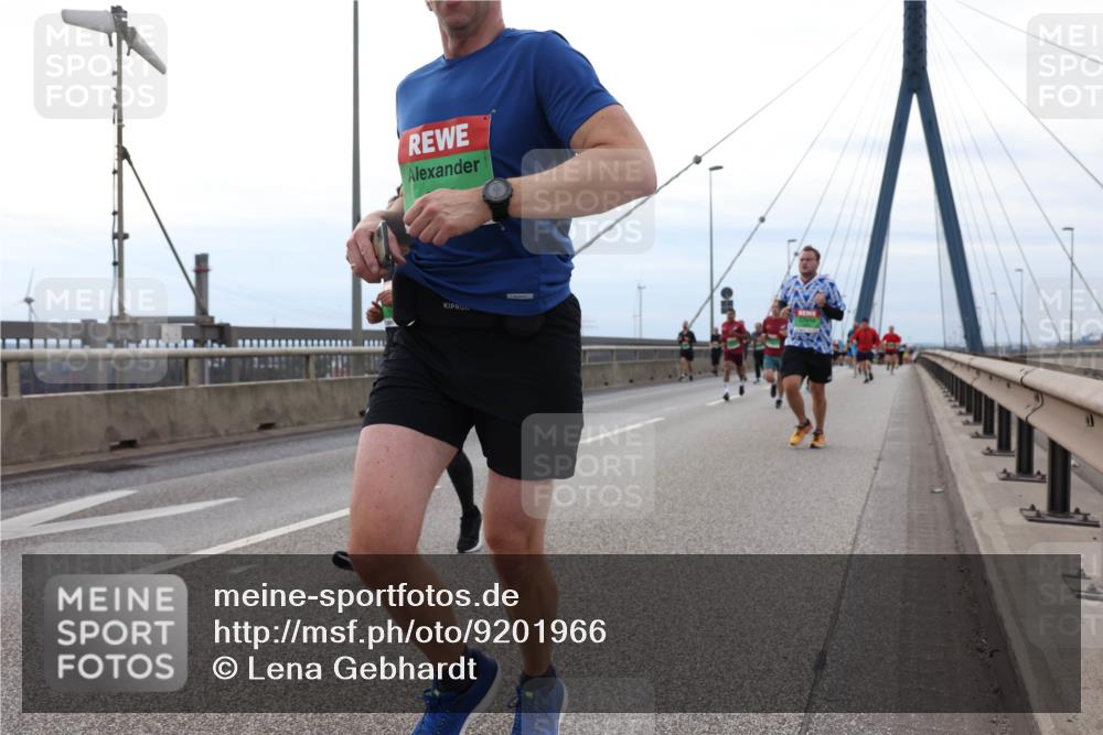 03.10.2025 - Köhlbrandbrückenlauf Lena Gebhardt http://msf.ph/oto/9201966 03.10.2025 15:47:39 Position 2  meine-sportfotos.de