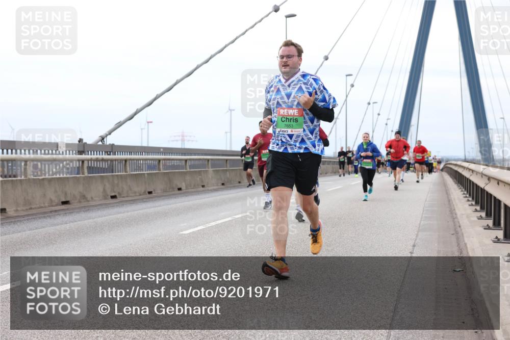 03.10.2025 - Köhlbrandbrückenlauf Lena Gebhardt http://msf.ph/oto/9201971 03.10.2025 15:47:40 Position 2 7653 meine-sportfotos.de
