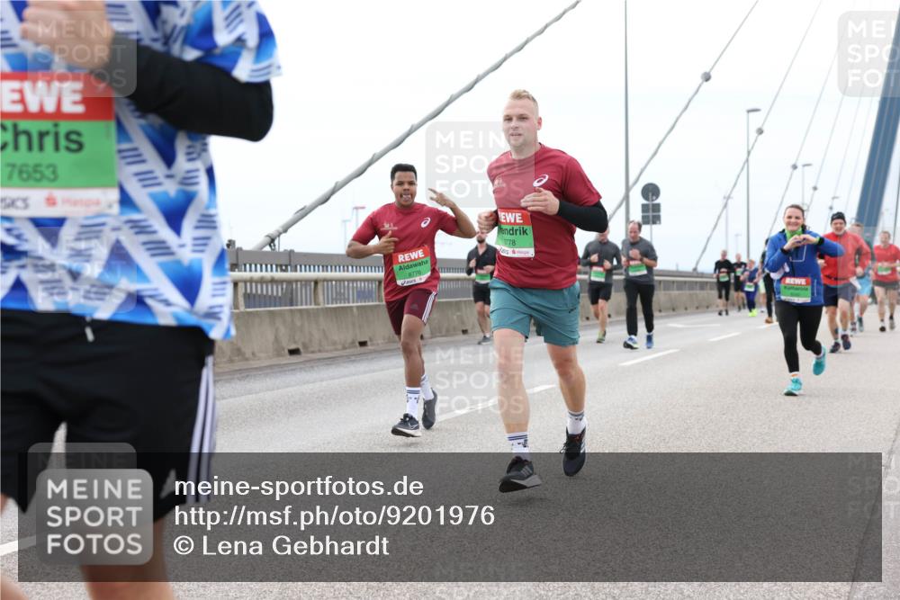 03.10.2025 - Köhlbrandbrückenlauf Lena Gebhardt http://msf.ph/oto/9201976 03.10.2025 15:47:41 Position 2 7653, 8776, 778 meine-sportfotos.de