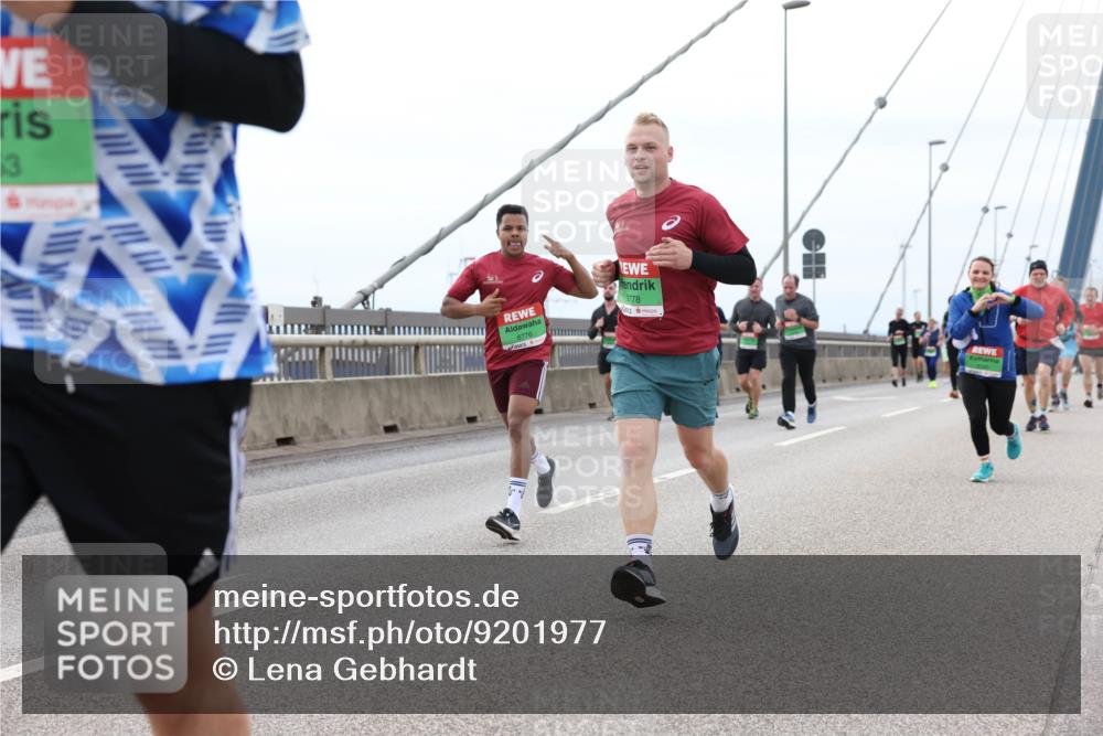 03.10.2025 - Köhlbrandbrückenlauf Lena Gebhardt http://msf.ph/oto/9201977 03.10.2025 15:47:41 Position 2 53, 8776, 6778 meine-sportfotos.de