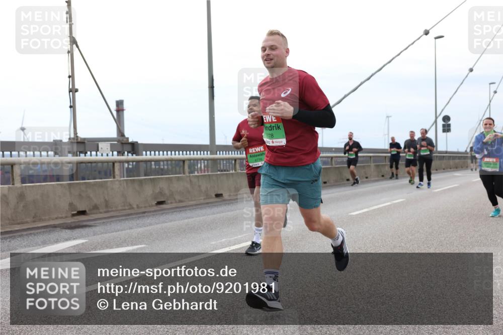 03.10.2025 - Köhlbrandbrückenlauf Lena Gebhardt http://msf.ph/oto/9201981 03.10.2025 15:47:42 Position 2 8776, 778 meine-sportfotos.de